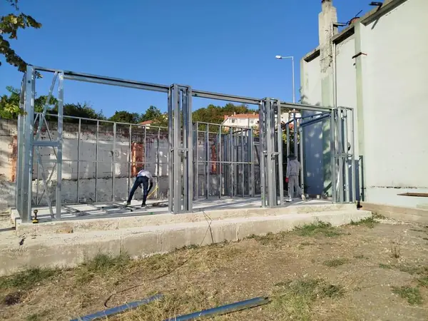 هل المنزل الفولاذي الخفيف مقاوم للزلازل؟ إجابة المهندس